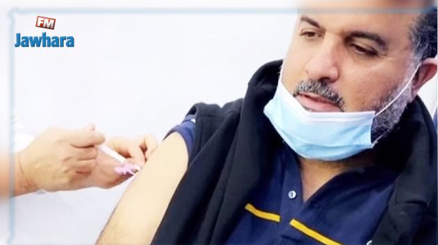 أصيب بكورونا أثناء تلقيه اللقاح : وفاة فنان كويتي (صورة)