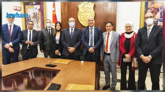 في لقائه بنواب عن التونسيين بالخارج : المشيشي يتعهد بمراجعة قرار الحجر الصحي الإجباري