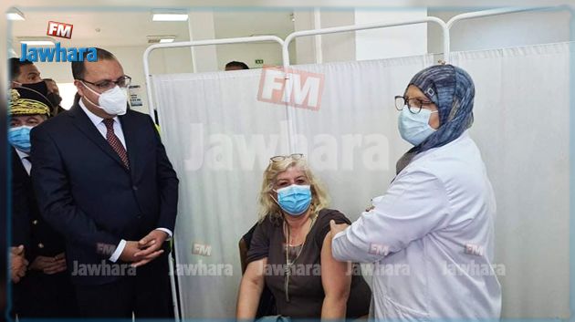رئيس الحكومة يدعو التونسيين للإقبال المكثف على عمليات التلقيح