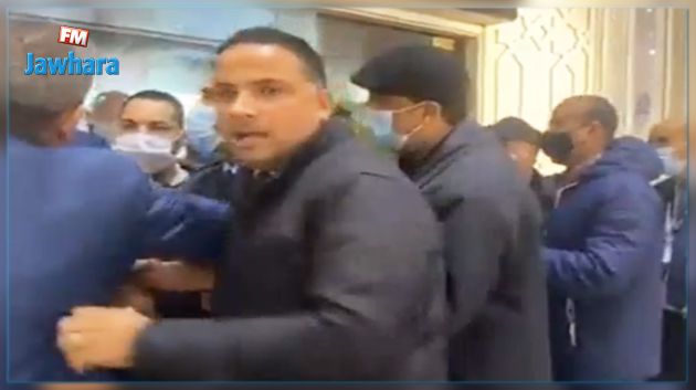 مشادّة كلامية بين أمن المطار وسيف الدين مخلوف (فيديو)