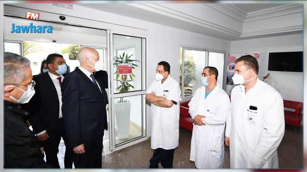 رئيس الجمهورية يعود محمد الناصر بعد تعرضه لوعكة صحية