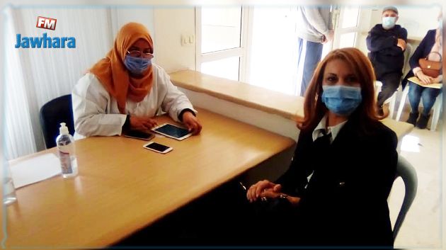 سعاد عبد الرحيم تتلقى لقاح كورونا