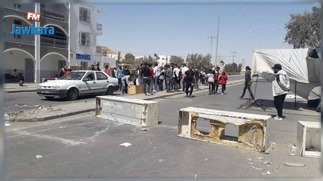 تطاوين : تجدد احتجاجات شباب الكامور للمطالبة برحيل الوالي