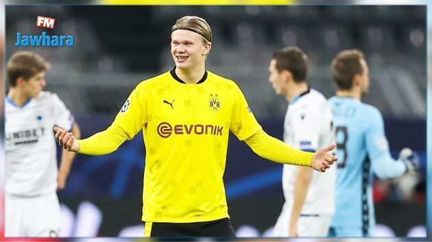 رايولا ووالد هالاند يصلان برشلونة