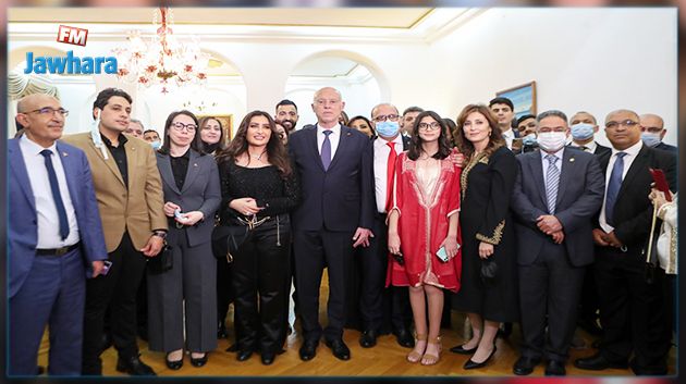 قيس سعيّد يجتمع بعدد من أفراد الجالية التونسية بمصر