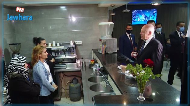 أدى صلاة المغرب وتحول إلى مقهى شعبي: سعيد يزور المنيهلة وحي التضامن