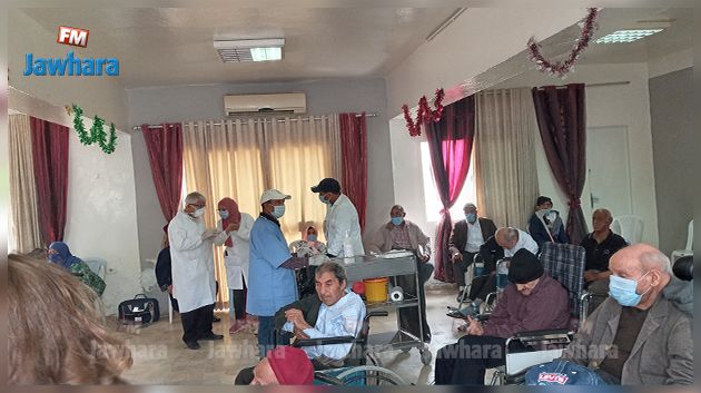 انطلاق عمليات التطعيم بمركز رعاية المسنين بمنوبة (صور)