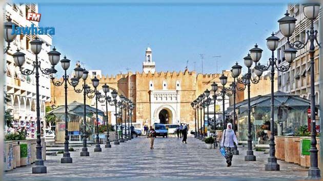 والي صفاقس: تطبيق قرار الحجر الصحي الشامل بكل جديّة والرفع من عدد تلاقيح كورونا اليومية