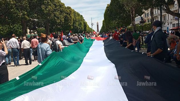 مسيرة تضامنية مع فلسطين بشارع الحبيب بورقيبة