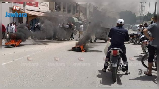 المتلوي: محتجون يقطعون الطريق بسبب انقطاع مياه الشرب