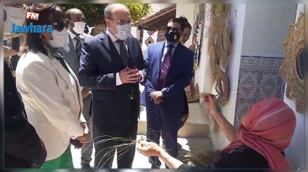 وزير السياحة لحرفية تستغيث: 