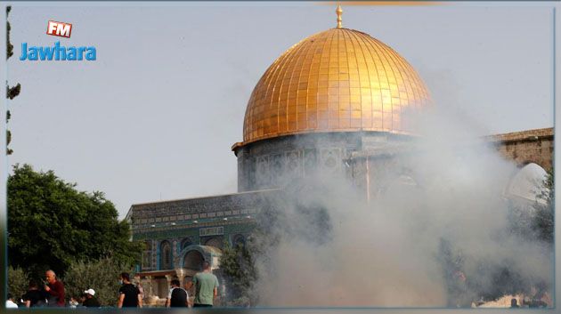 اقتحام المسجد الأقصى و إصابات في صفوف المصلين