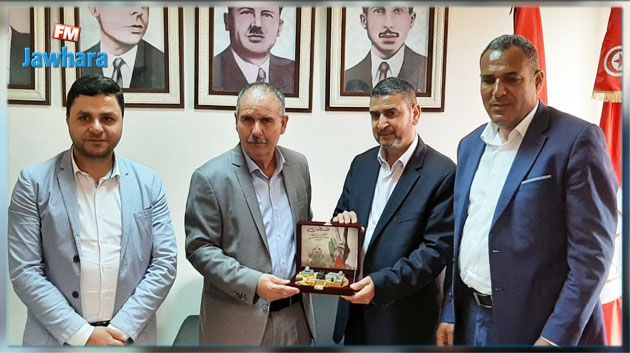 حركة حماس تكرم أمين عام الإتحاد العام التونسي للشغل تقديرا لدور المنظمة في دعم القضية الفلسطينية