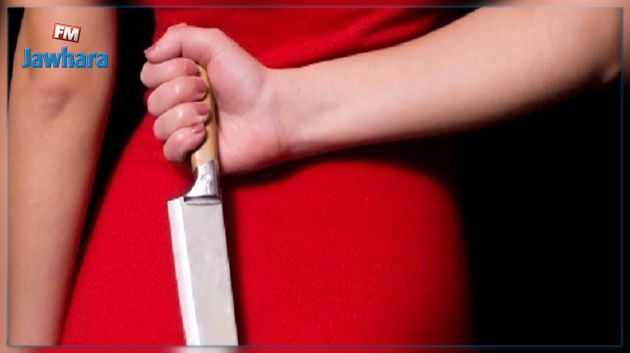 اثر خلاف بينهما : فتاة تطعن صديقها بسكّين
