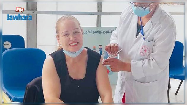 الفنّانة دليلة المفتاحي تتلقّى الجرعة الاولى من اللقاح ضد كورونا