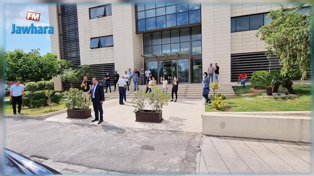 أحزاب سياسية تندد بالاعتداء على العاملين بإذاعة 