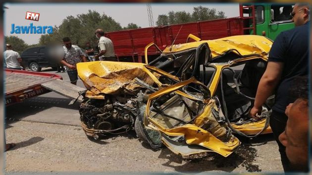 في حادث خطير: وفاة جميع ركاب تاكسي إثر اصطدامها بشاحنة