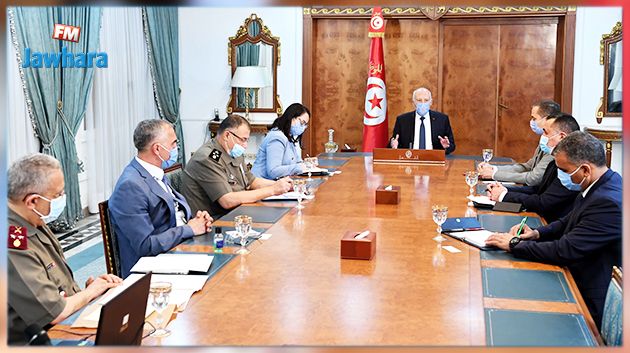 رئيس الجمهورية يشرف على اجتماع مع قيادات عسكرية وأمنية 