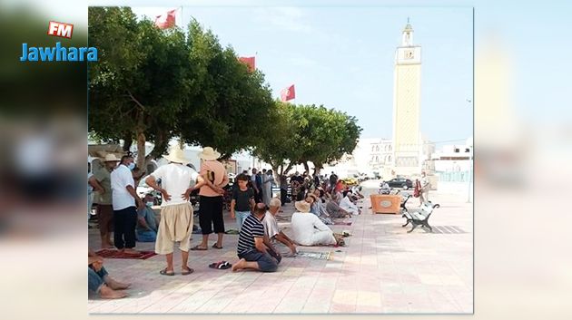 عدم التزام التجار بالحجر الشامل: الأهالي يصلون عند المعتمدية بجرجيس