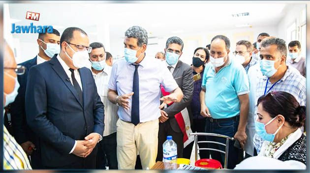 خلال زيارة إلى باجة : رئيس الحكومة يعطي تعليماته بتكثيف وتيرة التلاقيح