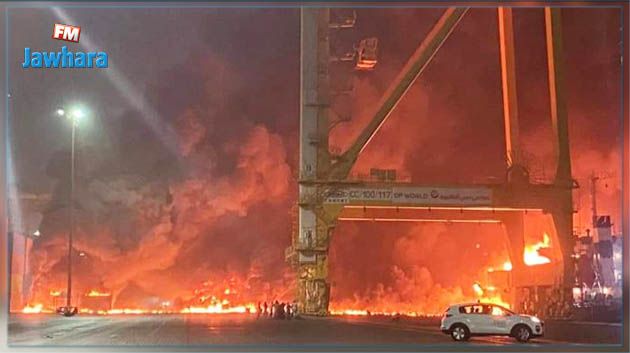 دبي : انفجار حاوية في ميناء يؤدي لحريق هائل 