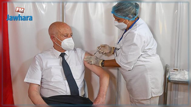 رئيس الجمهورية يتلقى الجرعة الأولى من اللقاح ضد كورونا