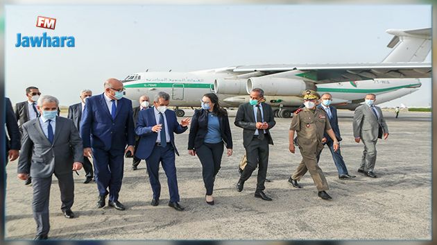 وزير الصحة الجزائري يسلّم تونس 250 ألف جرعة تلاقيح مساعدات من الجزائر 