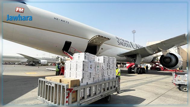 انطلاق أولى الرحلات الجوية لنقل المساعدات الطبية من السعودية إلى تونس