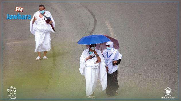 حجاج بيت الله ينفرون إلى مزدلفة بعد الوقوف على صعيد عرفات