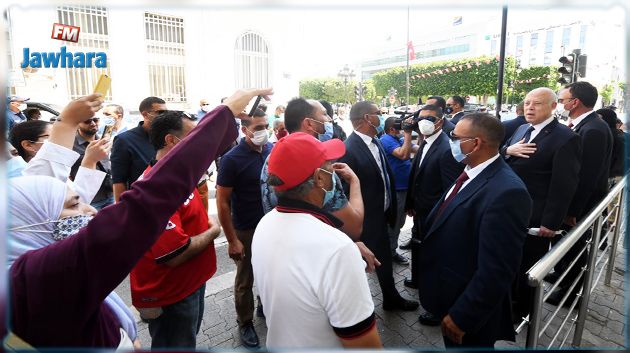 رئيس الجمهورية في شارع الحبيب بورقيبة (صور)