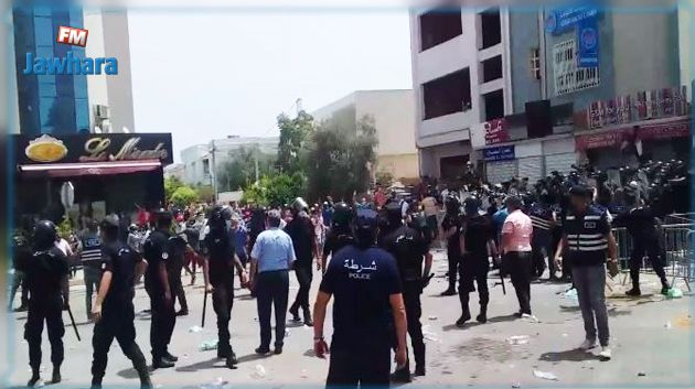 باردو: المتظاهرون يرشقون الأمن بالحجارة 