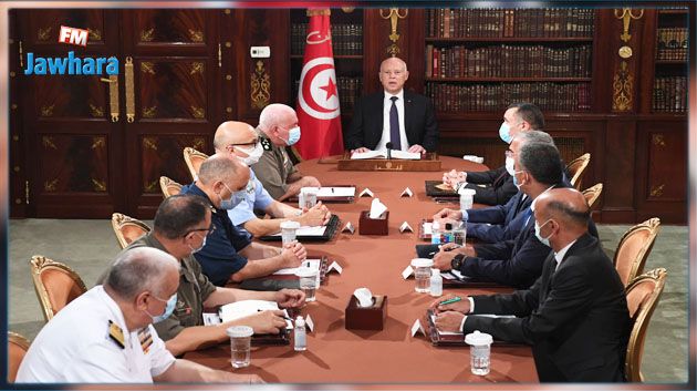 رئيس الجمهورية يترأس اجتماعا طارئا للقيادات العسكرية و الأمنية