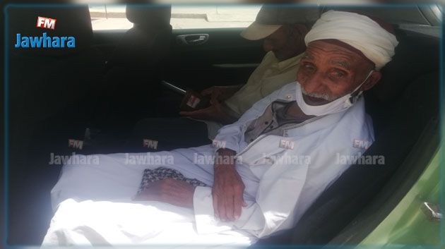 جندوبة: مُعمر يتلقى الجرعة الأولى من التلقيح المضاد لكورونا