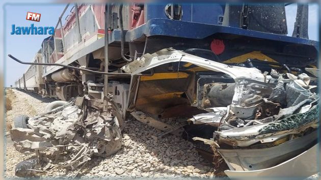 بين الجمّ والحنشة: قطار يسحق شاحنة بالكامل
