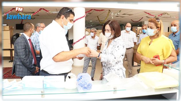 توزيع تجهيزات وقائية على مراكز رعاية كبار السن