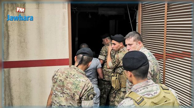 الجيش اللبناني يداهم محطات الوقود ويوزع البنزين مجانا على المواطنين