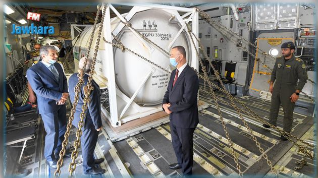 وصول طائرة عسكرية كويتية تحمل 20 طناً من الأكسجين السائل 