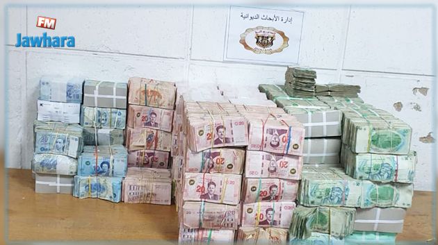 إحباط عملية تهريب مبالغ من العملة التونسية والسيارات الفاخرة بقيمة 7 مليارات