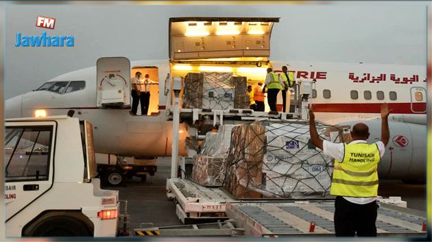 الجزائر ترسل 200 ألف جرعة تلاقيح و مستلزمات صحية إلى تونس