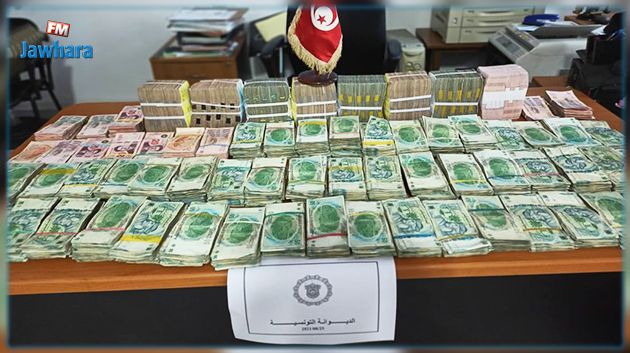 سوسة : مداهمة لمحلات مهربين تسفر عن حجز أكثر من 6 مليارات (صور)