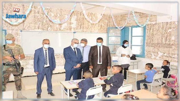 ظهر مرفوقا بعسكري مسلح داخل قسم : وزير التربية يوضح (فيديو)