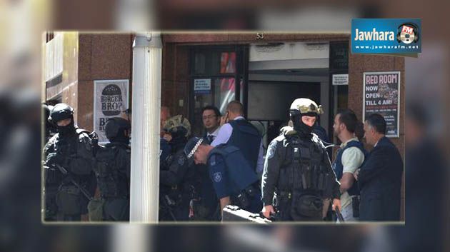 استراليا : مسلح يحتجز رهائن داخل مقهى ويرفع راية داعش