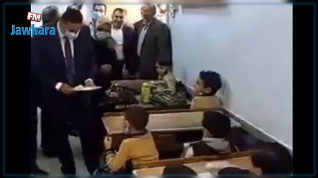 طفل لمسؤول مصري في أوّل يوم للعودة المدرسية:
