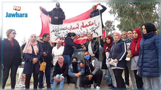 القصرين : أصحاب الشهائد العليا العاطلين عن العمل يتوجهون نحو الجزائر