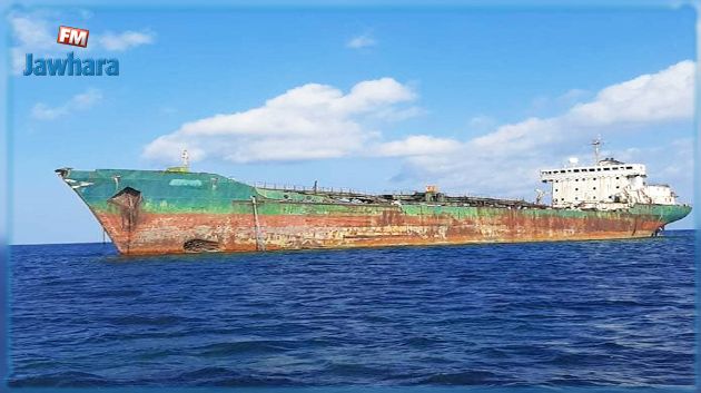 عالقة بالقرب من جزيرة