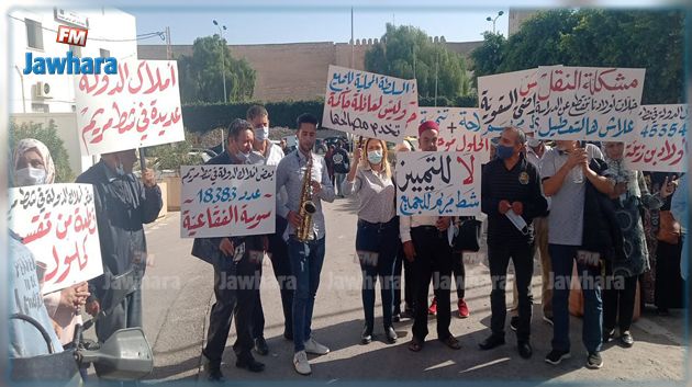  أهالي شطّ مريم يحتجون أمام مقر ولاية سوسة (صور)