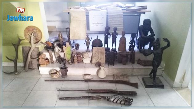 حجز أسلحة نارية وبضاعة مشبوهة داخل مستودع