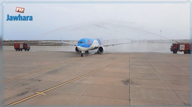 بعد غياب دام أكثر من سنتين: طائرة سياح من بريطانيا تحطّ بمطار النفيضة (صور وفيديو)