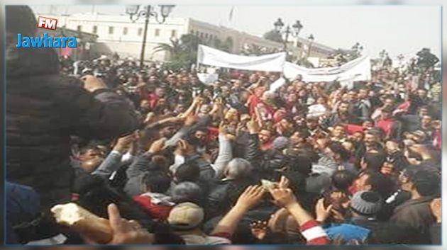 عمال الحضائر يطالبون بترسيمهم بالوظيفة العموميّة