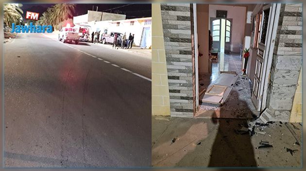 مطاردة أمنية تنتهي باصطدام شاحنة تهريب بالباب الخارجي لمنزل